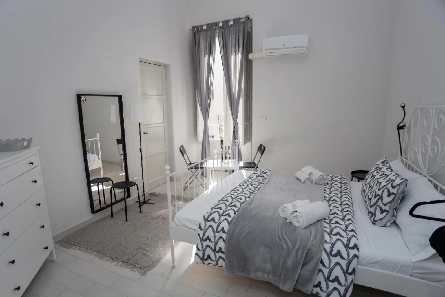 Shr-Sicily Holiday Rooms Катания 0*,  Италия